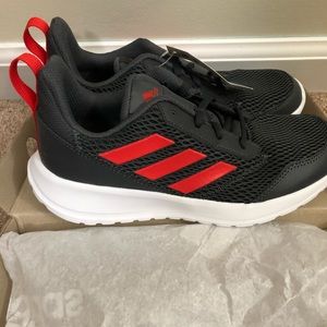 NIB Boys Adidas Altarun K shoes size 5